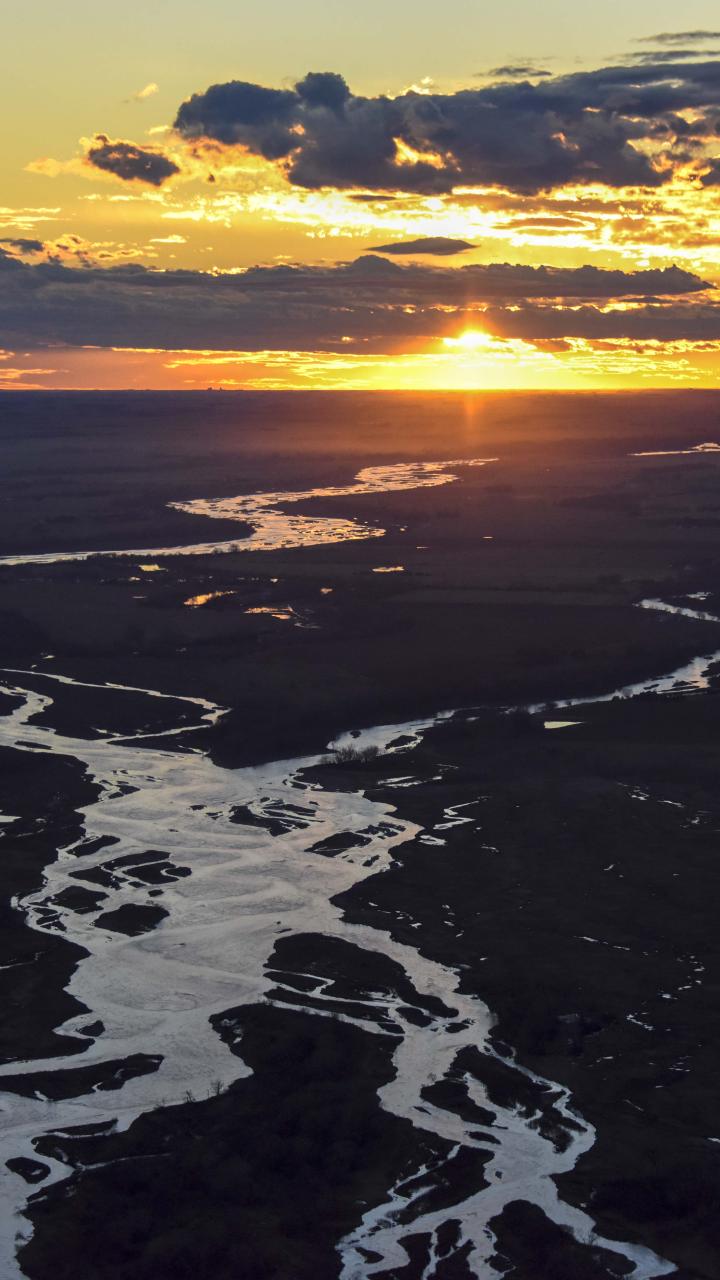Sunrising over platte river